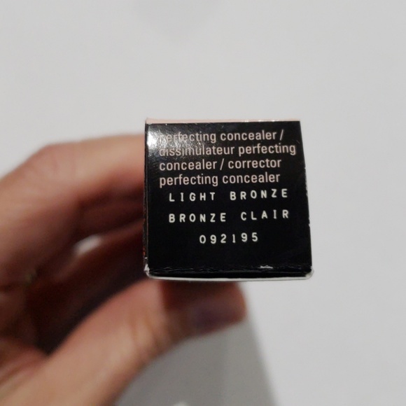 Mary Kay perfecting concealer - Picture 2 of 4